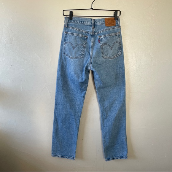 Levi’s Wedgie Straight Distressed Jeans - Picture 6 of 6